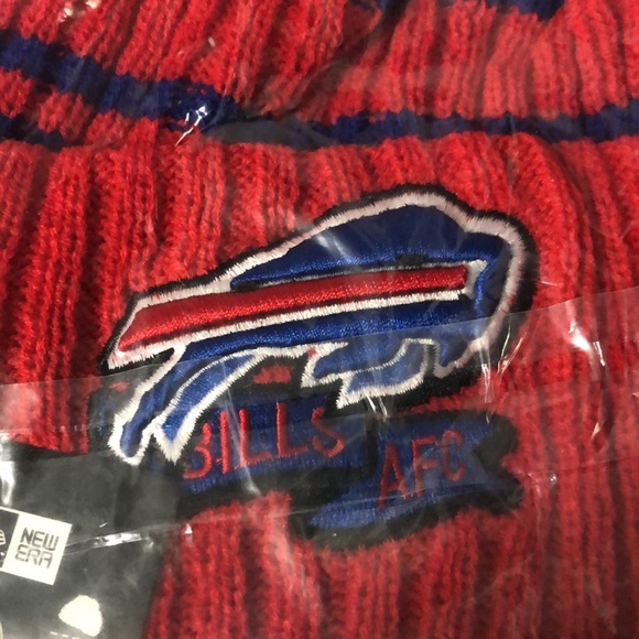 NWT Buffalo Bills New Era Fleece Lined Beanie Pom Embroidered Logo AFC NFL Adult - Picture 2 of 4